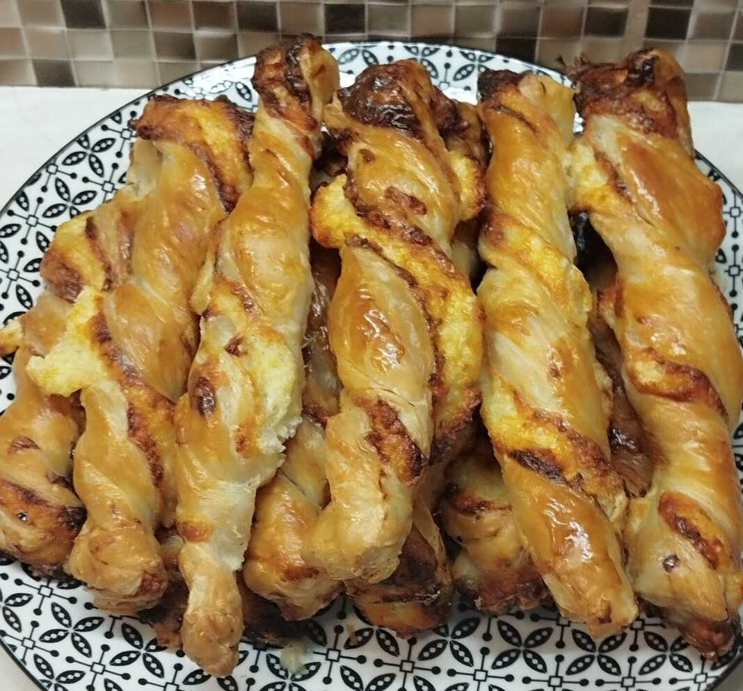 σφολιατίνια με τυρί κρέμα και ένταμ