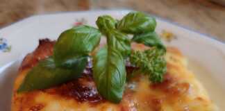 Σουφλέ πατάτας με ζαμπόν και τυρί