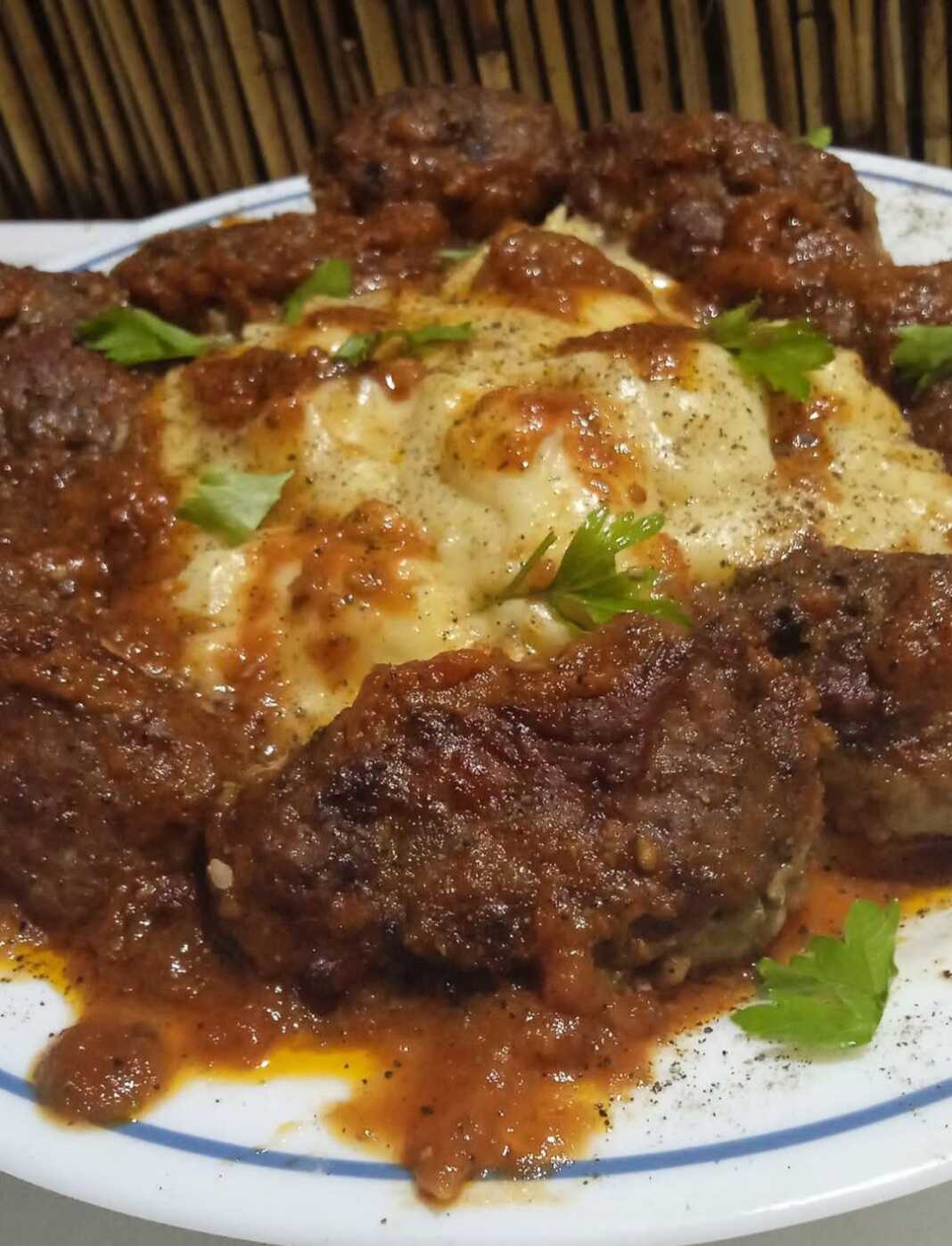 Σουτζουκάκια Σμυρνεϊκα με πουρέ