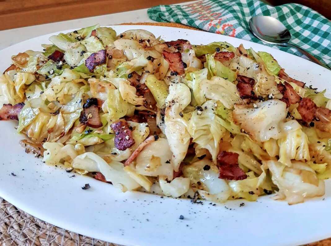 λάχανο τηγανιτό με μπέικον