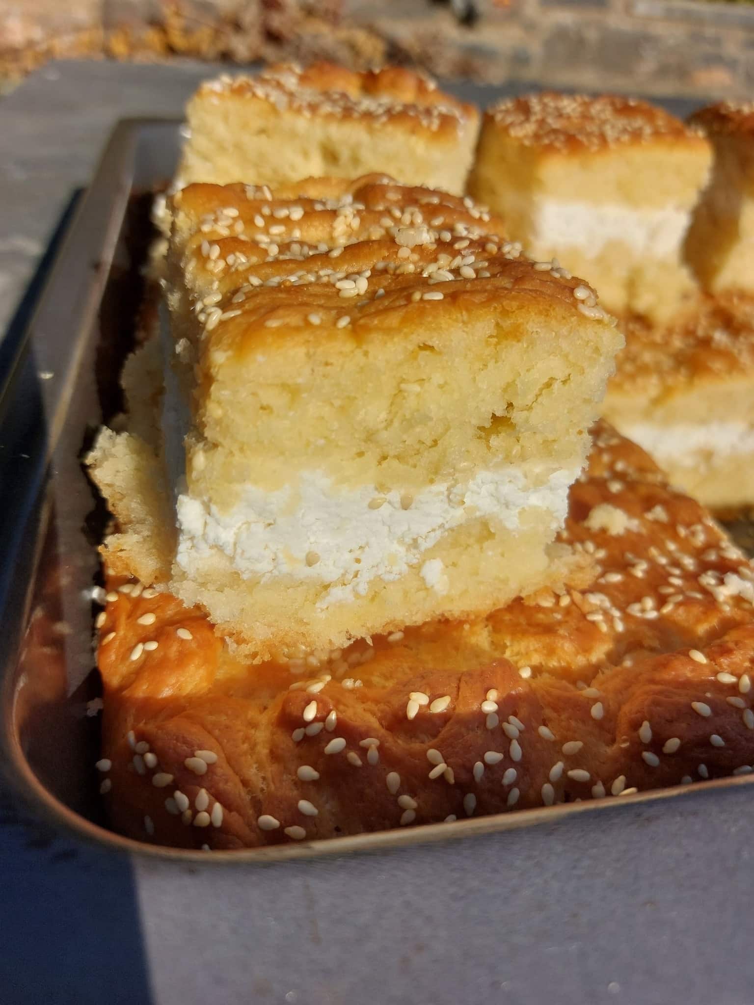 Τυρόπιτα φούρνου με ξυνομυζήθρα