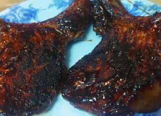 Μπριζόλες με καπνιστή σάλτσα