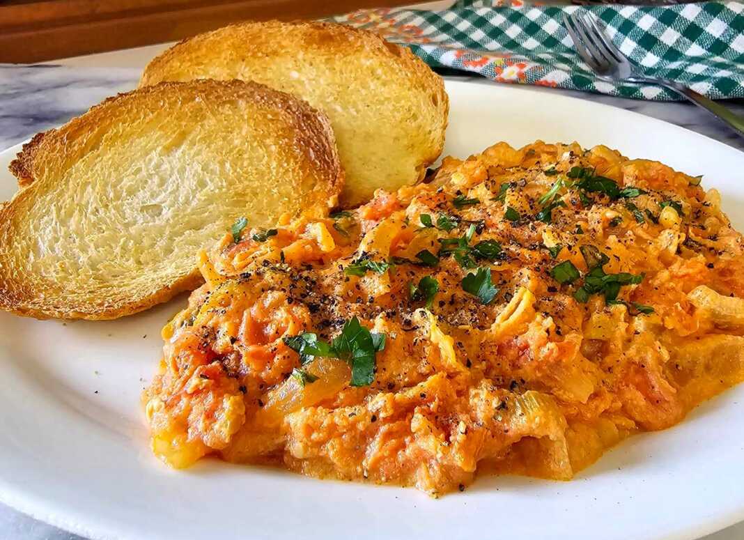 avga ntomata kremidia Αυγά με ντομάτες και κρεμμύδια