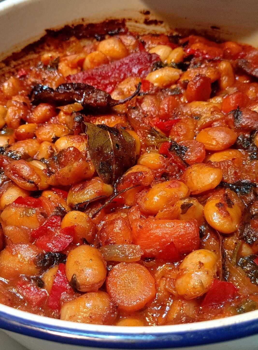 Γίγαντες στο φούρνο με λαχανικά και ντομάτα