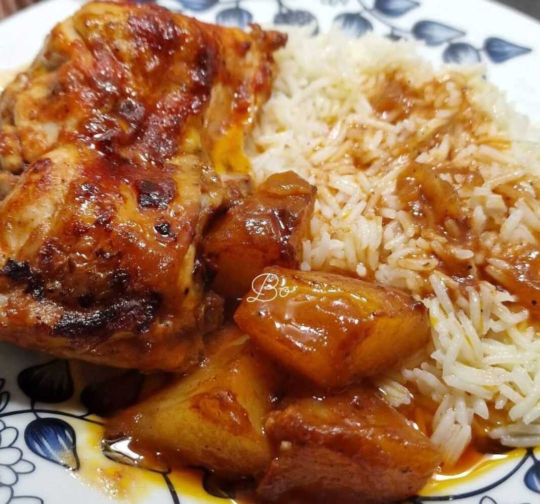 Κοτόπουλο με πατάτες στο φούρνο κοκκινιστό