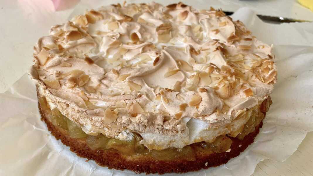 Μηλοκέικ με μαρέγκα