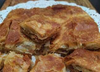 Η αυθεντική συνταγή για παραδοσιακή μπουγάτσα με κιμά και χειροποίητο αέρινο φύλλο. Μάθετε πώς να ανοίγετε το φύλλο με τον παραδοσιακό τρόπο για το πιο τραγανό αποτέλεσμα