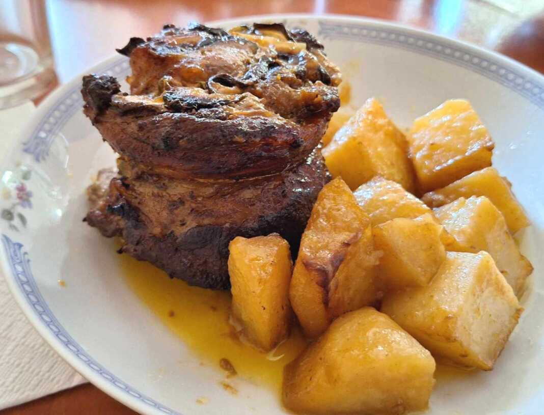 Πανσέτες γεμιστές με κεφτεδάκια και πατάτες φούρνου