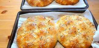 Τυρόψωμο με διάφορα τυριά Τυρόψωμο με διάφορα τυριά