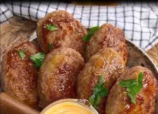 Λαχταριστά, ζουμερά μπιφτέκια έτοιμα για σερβίρισμα.