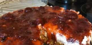 Τσιζ κέικ με σπιτική μαρμελάδα φράουλα μούρλια. Τσιζ κέικ με σπιτική μαρμελάδα φράουλα