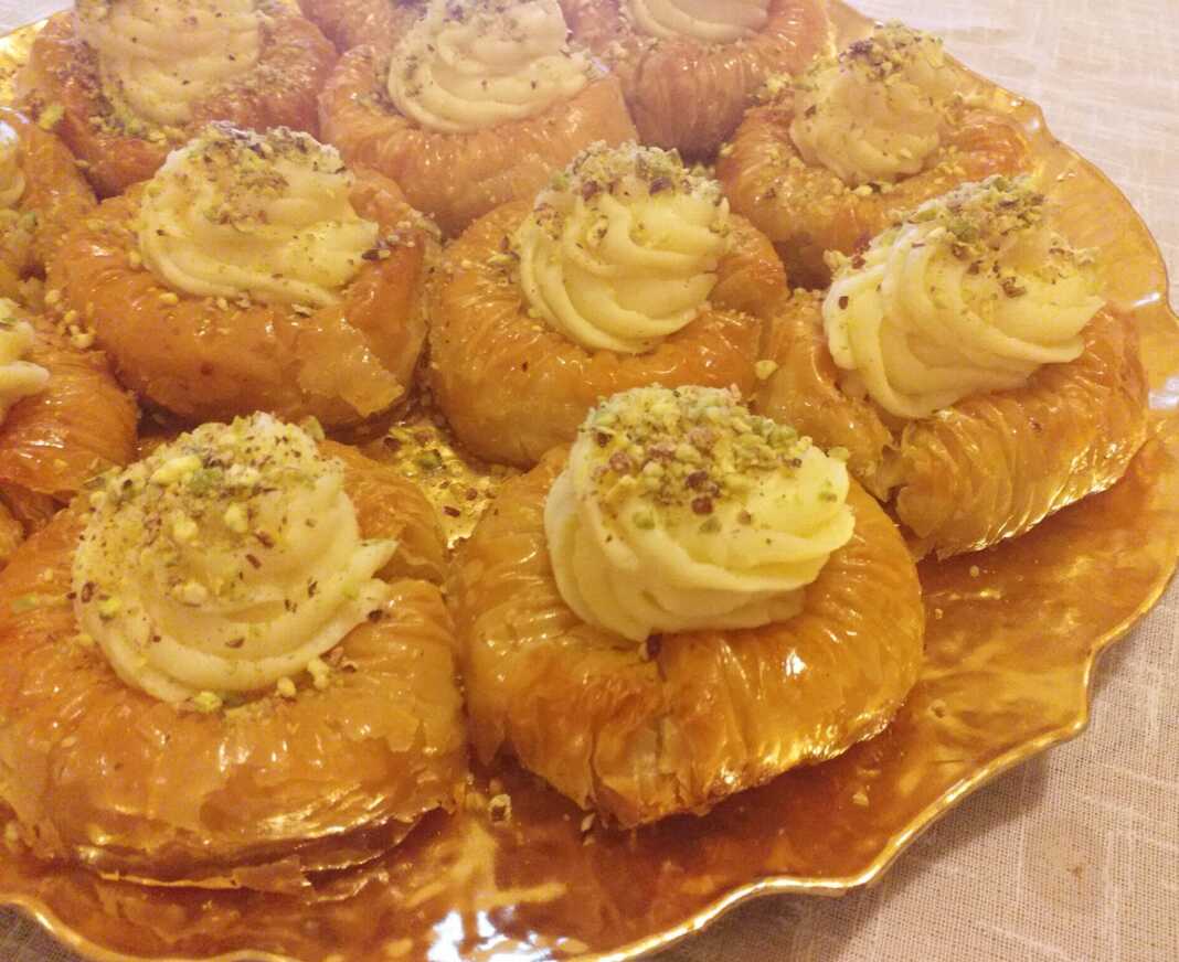 Λαχταριστές φωλίτσες γεμισμένες με κρέμα