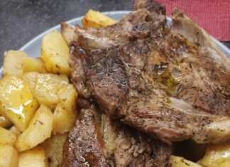 Χοιρινές μπριζόλες λαιμού στον φούρνο με πατάτες