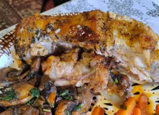 Χοιρινό παϊδάκι στο φούρνο με μανιτάρια και γλασέ καρότα