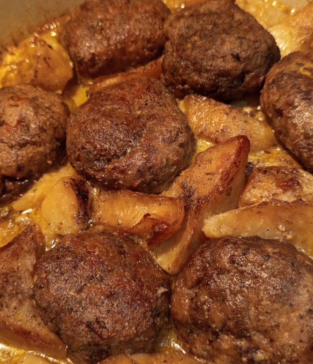 Κεφτέδες με πατάτες στο φούρνο