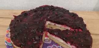 Σπιτική κρεμόπιτα με λαχταριστή κρέμα και γέμιση από ζουμερά κεράσια.