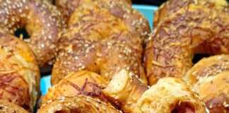 Κουλουράκια γεμιστά με τυρί και παστουρμά