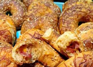 Κουλουράκια γεμιστά με τυρί και παστουρμά