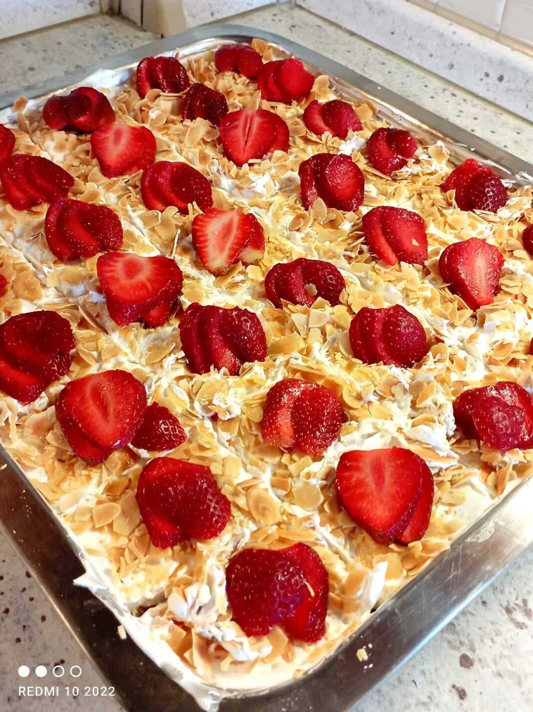 Πάστα αμυγδάλου με φράουλες