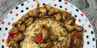 Πιλάφι με μύδια Πιλάφι με μύδια