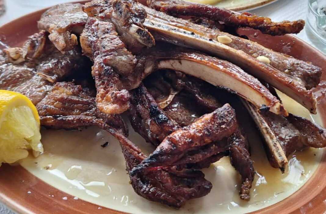 Προβατίνα στα Κάρβουνα