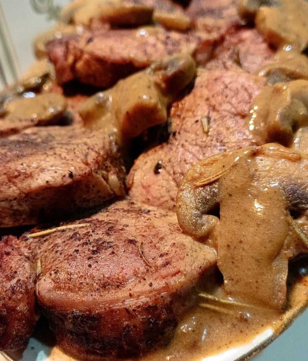 Χοιρινό ψαρονέφρι με σάλτσα μανιταριών