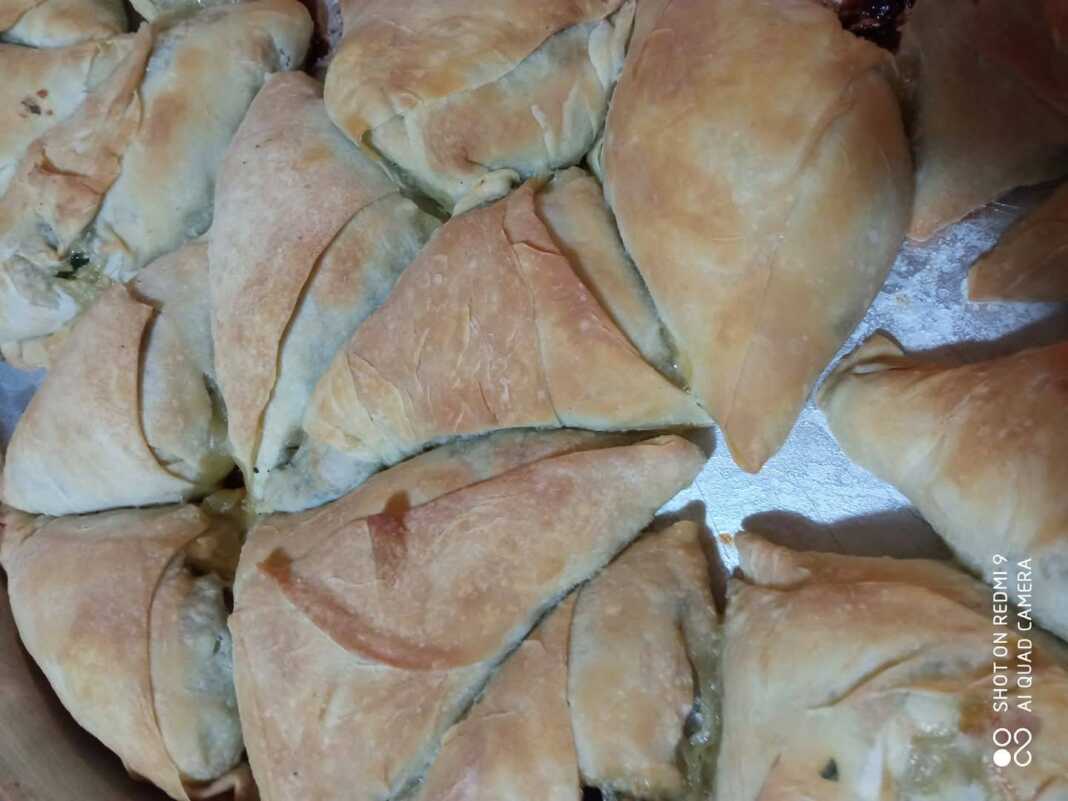 σπανακοπιτάκια με ψιλικά