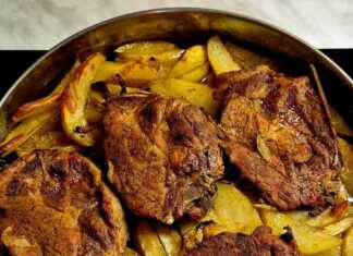 Λαχταριστές μπριζόλες λαιμού χοιρινές με κόκαλο ψημένες στο φούρνο μαζί με αρωματικές πατάτες. Ένα εύκολο και χορταστικό γεύμα.