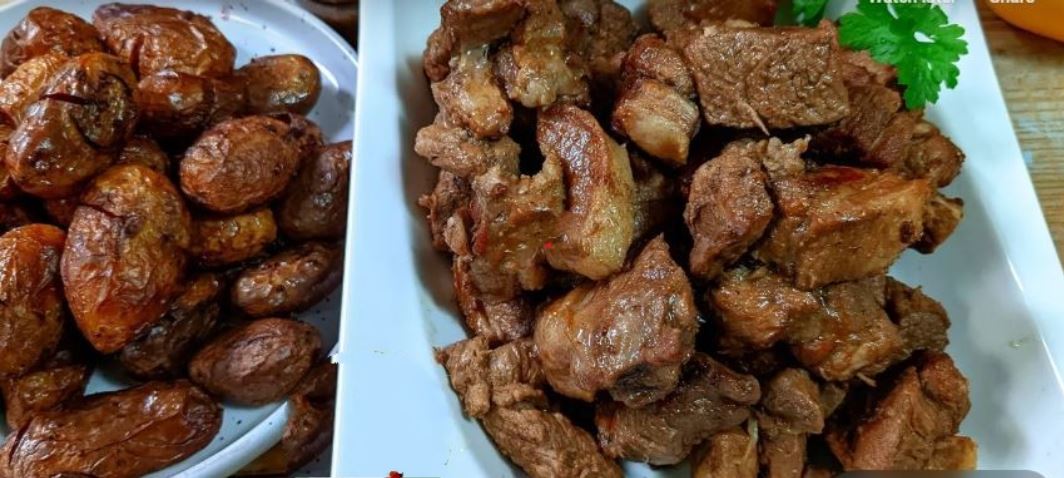 afelia Αφέλια με αντιναχτές πατάτες