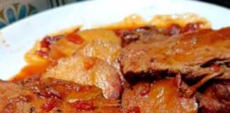 Χοιρινό Κυκλαδίτικο Ρόστο Κοκκινιστό