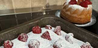 Κέικ με φράουλες και γιαούρτι Κέικ με φράουλες και γιαούρτι