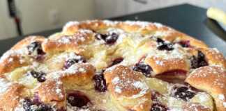 Κέικ με κρέμα και βατόμουρα Κέικ με κρέμα