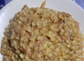 Πιάτο με Κυπριακό Ρεσσί, μια πηχτή σούπα από κρέας και σιτάρι, σερβιρισμένη ζεστή.