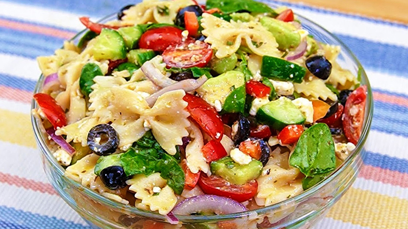 pasta1 Σαλάτα ζυμαρικών με φέτα και λαχανικά