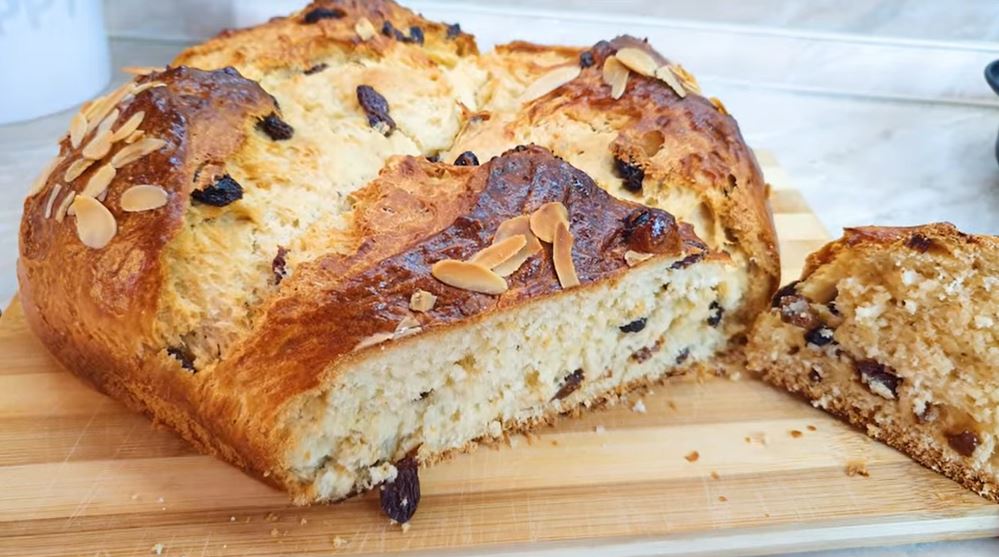 psomi me stafides Ψωμί με σταφίδες