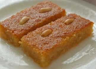 Κομμένο σιροπιαστό σαμάλι, στολισμένο με αράπικα φιστίκια.