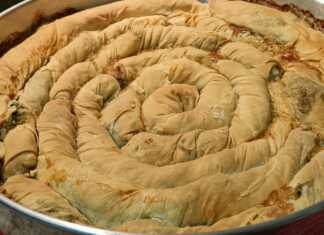 Λαχταριστή, στριφτή σπανακοτυρόπιτα με χρυσαφένια κρούστα.