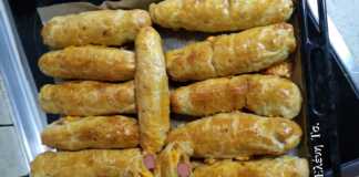 Σπιτικές λουκανικόπιτες, λαχταριστό αλμυρό σνακ.