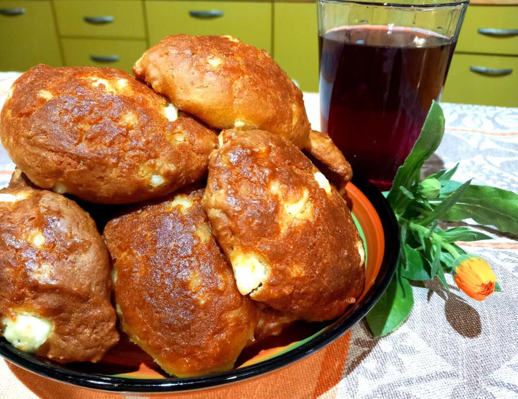 ta pio efkola tiropitakia1 Aπίστευτα μαλακά και νόστιμα τυροπιτάκια σε ένα πιατο