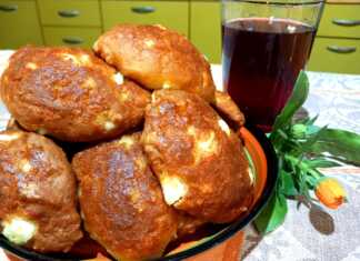 Aπίστευτα μαλακά και νόστιμα τυροπιτάκια Aπίστευτα μαλακά και νόστιμα τυροπιτάκια σε ένα πιατο