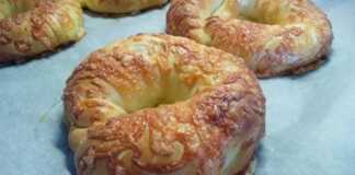 Τυροκούλουρα γεμιστά με φιλαδέλφεια και γαλοπούλα