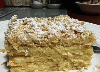 Μια λαχταριστή φέτα τούρτας Ναπολέων με τις χαρακτηριστικές της στρώσεις σφολιάτας και κρέμας.