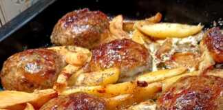 Ένα ταψί με χρυσαφένια τσιγέρια, μικρά τυλιχτά από αρνίσια μπόλια, ανάμεσα σε προτηγανισμένες πατάτες.