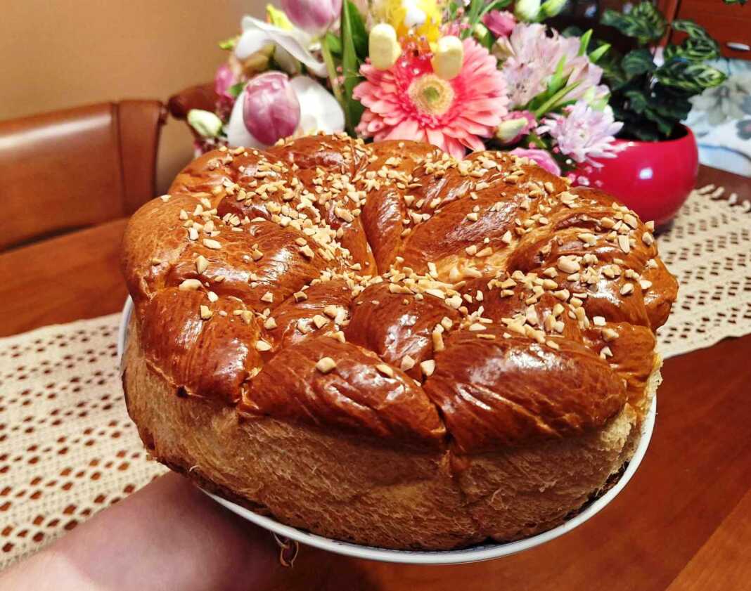 Τσουρέκια συνταγή Ζαχαροπλαστείου