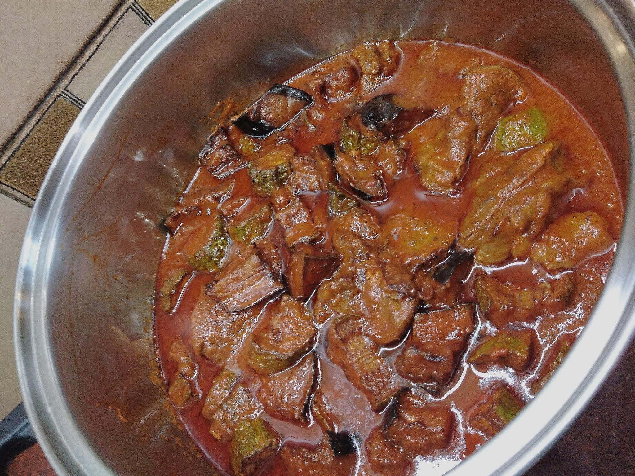 μοσχάρι με μελιτζάνες και κολοκυθάκια στην κατσαρόλα