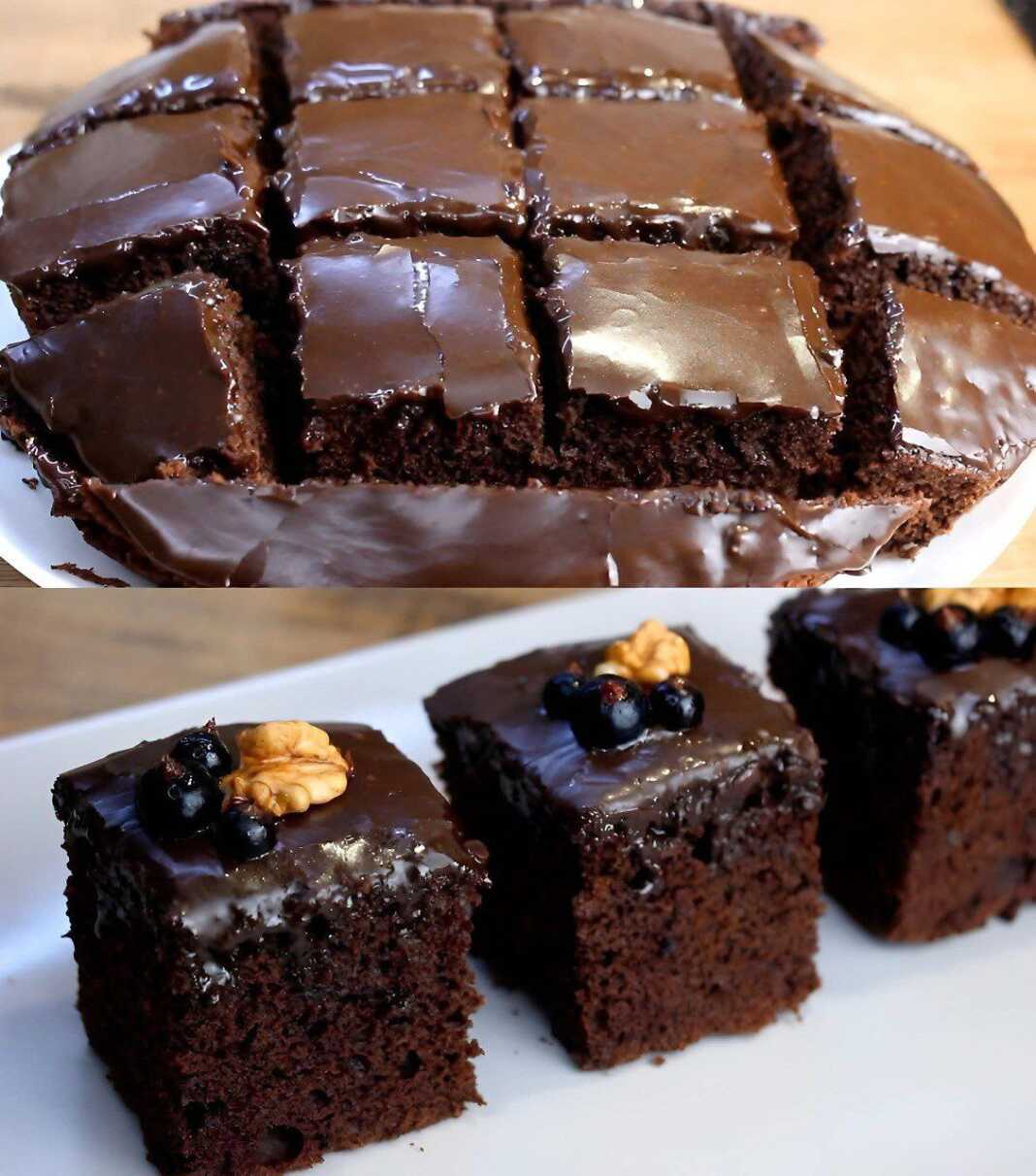 3 κομμάτια σκούρο σοκολατένιο μπράουνι με γυαλιστερό σοκολατένιο γλάσο από πάνω, σερβιρισμένο σε ένα πιάτο.