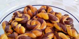 Κουλουράκια δίχρωμα με κακάο Κουλουράκια δίχρωμα με κακάο