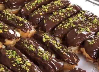 Σπιτικά εκλέρ γεμισμένα με κρέμα και καλυμμένα με σοκολάτα.