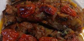 Ιμάμ Μπαϊλντί Μελιτζάνες Με Λαχανικά Πιάτο μελιτζάνες Ιμάμ Μπαϊλντί με λαχανικά