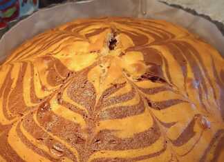 Σπιτικό κέικ ζέβρα με χαρακτηριστικά ασπρόμαυρα σχέδια.